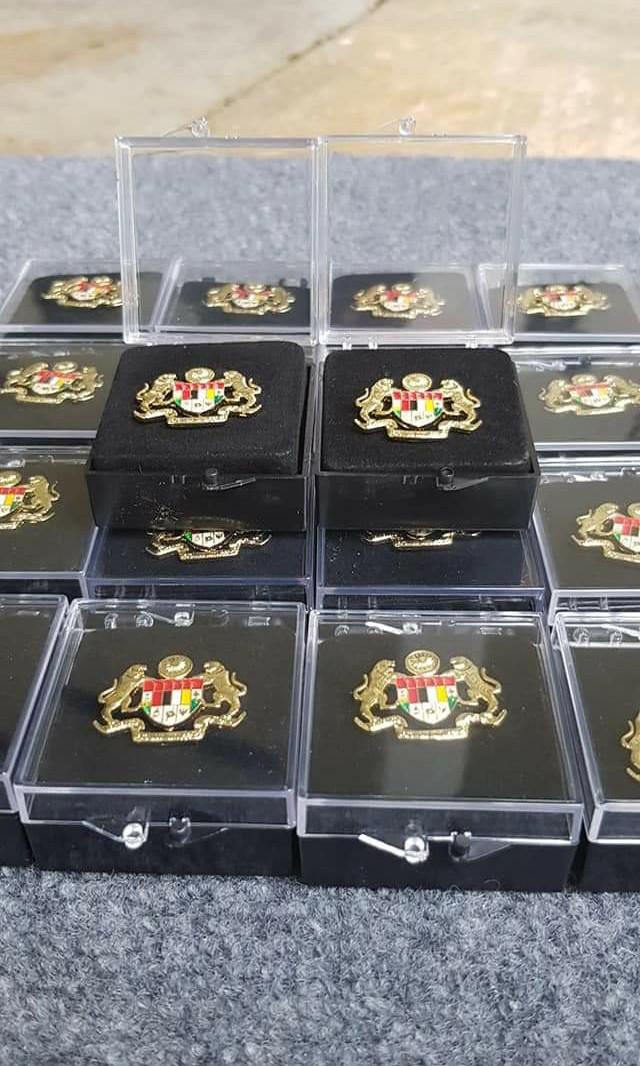 Kolar Pin Jata Negara Kepada Kakitangan Kerajaan, Men's Fashion, Muslim