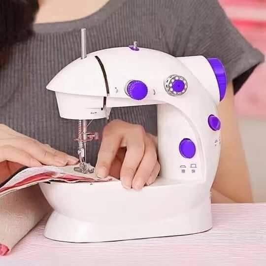 Portable Sewing Machine (Category: Craft Supplies & Tools) located in Zaragoza. Submitted by sherree1281 (Listing ID 281222156, Image 3). Description: PRE-ORDER PORTABLE SEWING MACHINE.