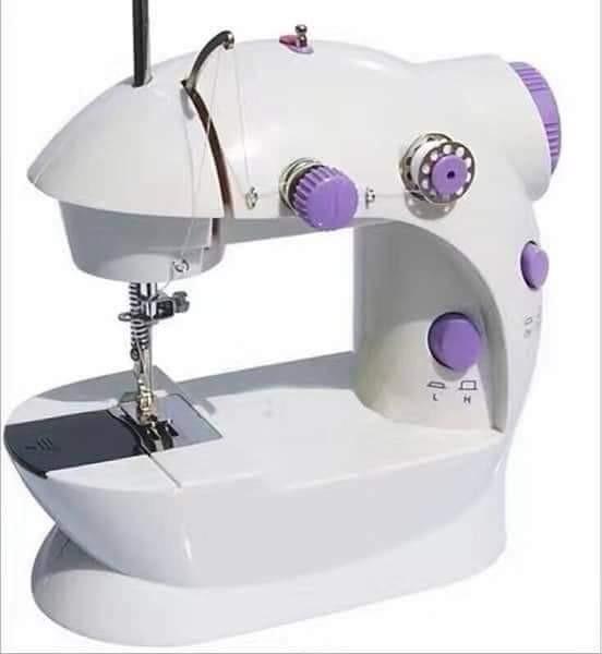 Portable Sewing Machine (Category: Craft Supplies & Tools) located in Zaragoza. Submitted by sherree1281 (Listing ID 281222156, Image 1). Description: PRE-ORDER PORTABLE SEWING MACHINE.