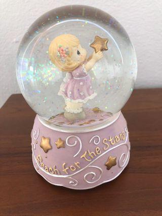 Precious Moments Figurine SnowGlobe [Beautiful Dreams][2003]