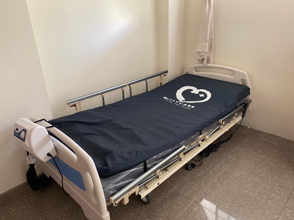 Air mattress (made in Taiwan), Furniture & Home Living, Furniture, Bed