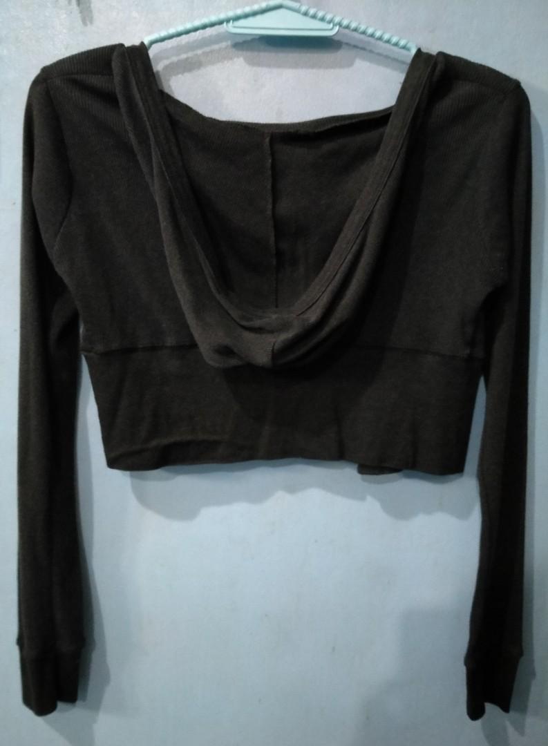 Crop hoodie (Category: Others Tops) located in Quezon City. Submitted by andrethyzpicks (Listing ID 281387736, Image 2). Description: Preloved crop hoodie for ladies In good condition Measurements Length 13 inch Width 12 inch Rfs Decluttering #crophoodie Last price posted All photos are shown above No when worn photos No return no exchange No cancelation of order No meet up Payment first policy via GCash Palawan Cebuana Item cost + sf 80 metro ma