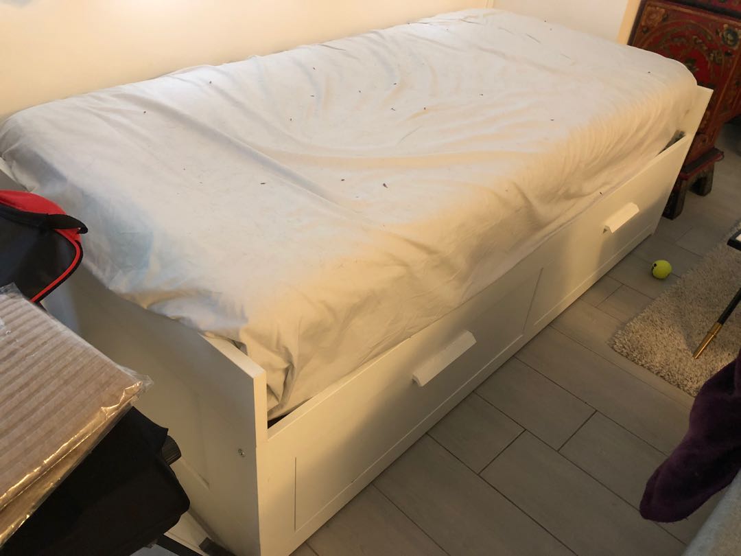 IKEA Brimnes Daybed w/ mattress, 傢俬＆家居, 傢俬, 床架及床褥 Carousell