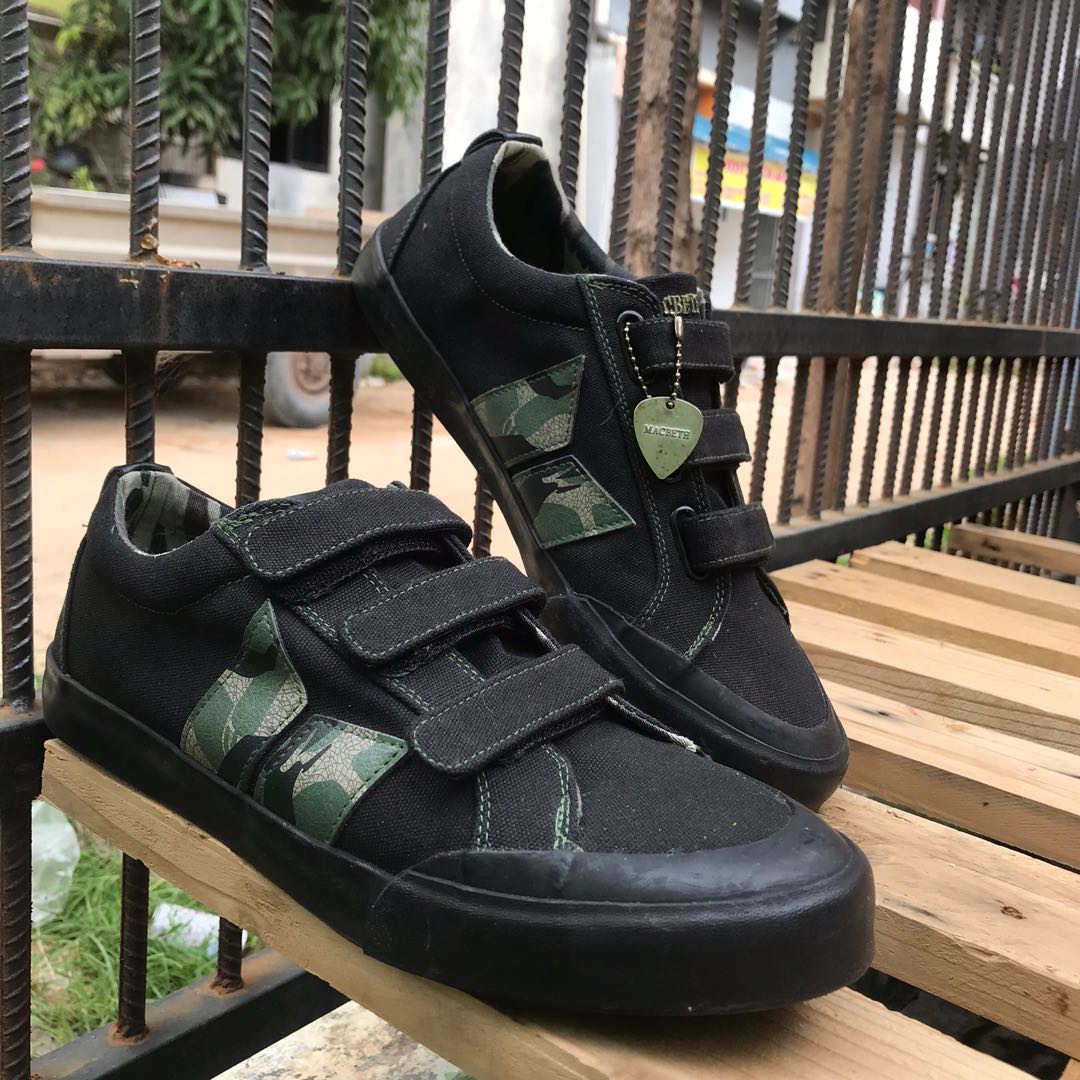 Macbeth sales velcro shoes