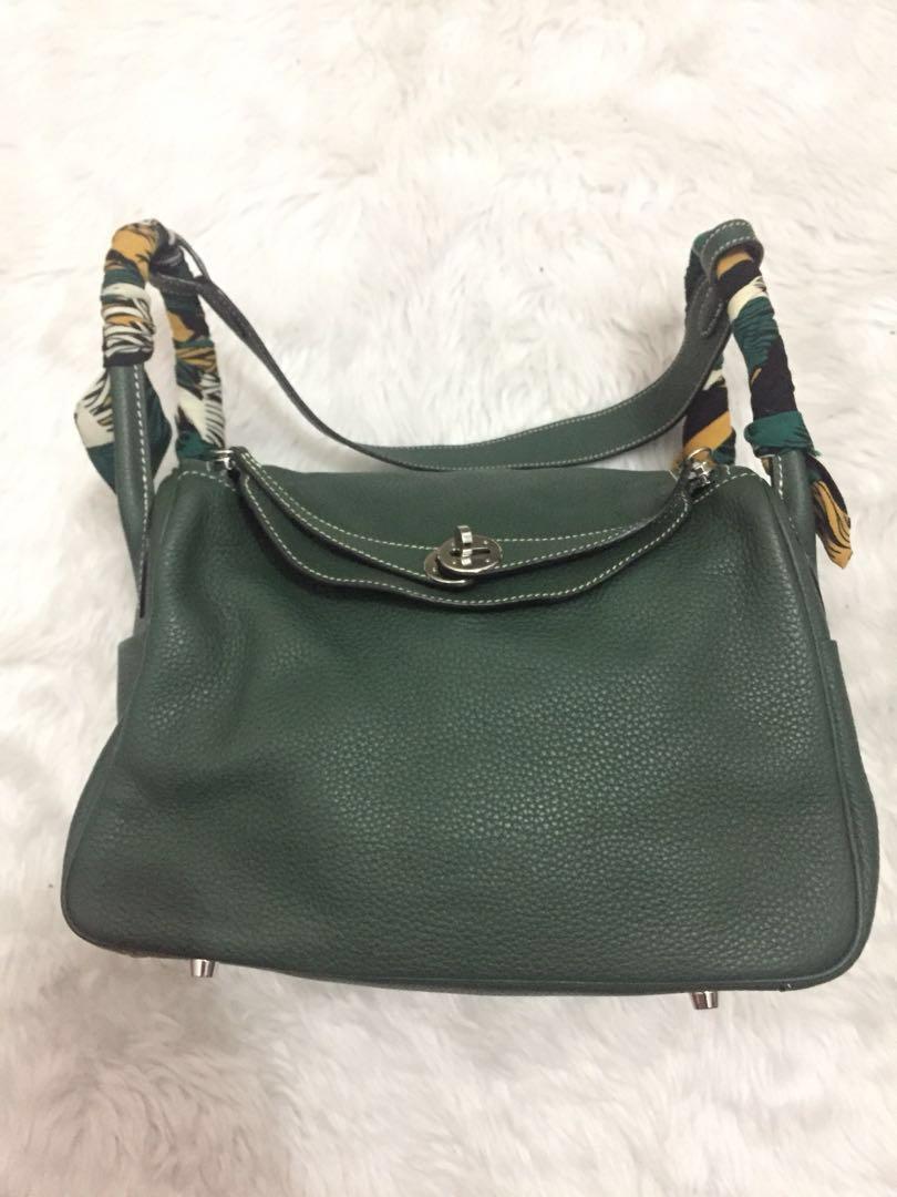 💕REPRICED RUSH SALE Authentic LINDY 26” (Category: Luxury Bags & Wallets) located in Pasig City. Submitted by toothless.project (Listing ID 256950062, Image 1). Description: Super seldomly used. Excellent condition. RFS: NEED ASAP FUNDS FOR AN HANGING CONTRUCTION PROJECT. Please do help me. Thank you Original Dust bag not included. Note: BAG HAS NO AUTHENTICITY CARD and Wasn’t authenticated coz it was only given to me. Selling this at this price