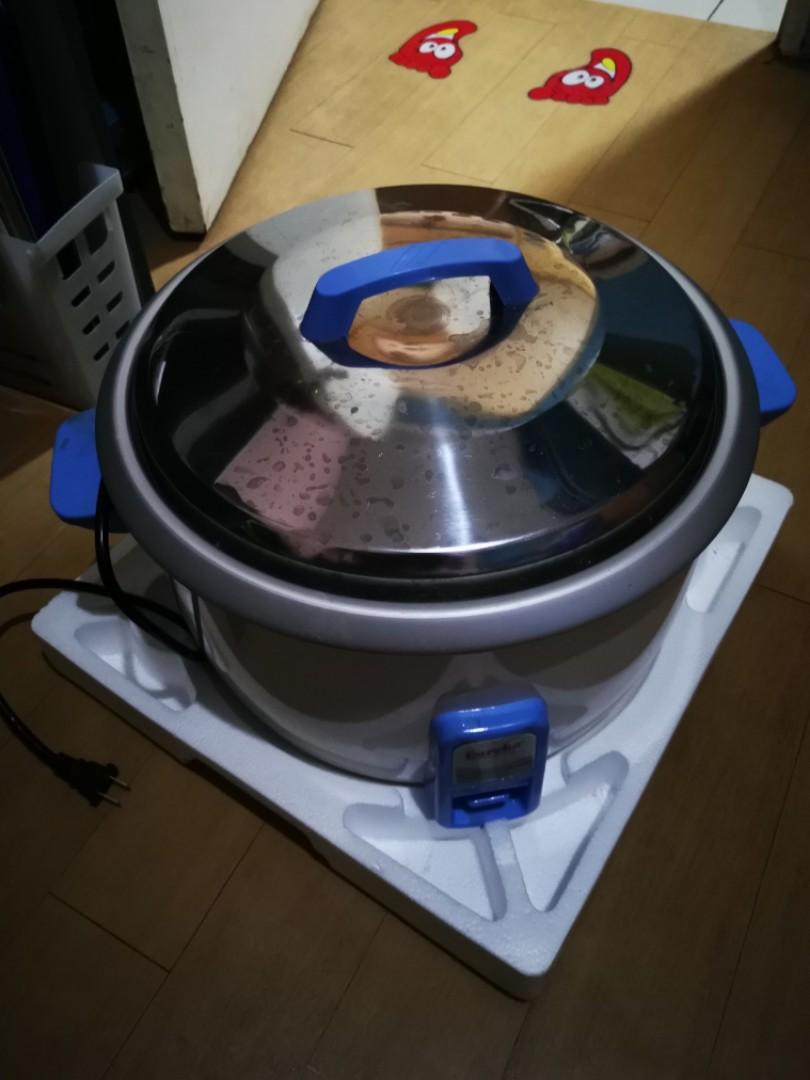 RICE COOKER 5.6L EUREKA (Category: Coffee & Tea Tableware) located in Antipolo. Submitted by bellygelly (Listing ID 281422269, Image 1). Description: RFS: I bought 2 of these and I only needed one. Quality 💯 Performance 💯 With little scratches. Slightly used. (2-3 times only) Fixed price Pm for interested buyers.