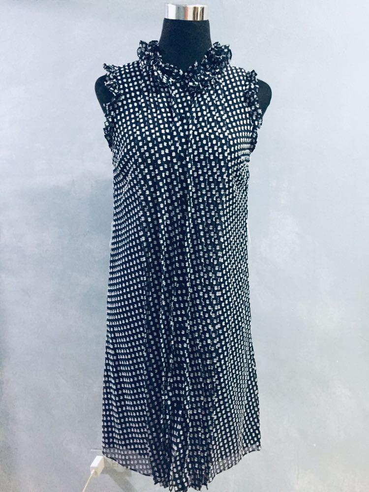 Tory burch navy blue silk dress (Category: Dresses) located in Muntinlupa City. Submitted by ellescollection (Listing ID 281336552, Image 1). Description: Good as new Without belt .