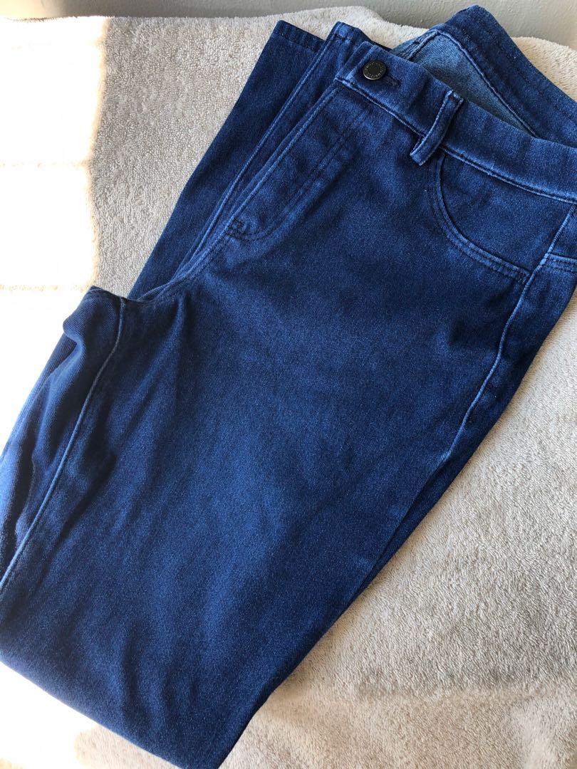Uniqlo Denim Leggings Pants (Category: Jeans) located in Makati City. Submitted by cbenj (Listing ID 281364170, Image 1). Description: .