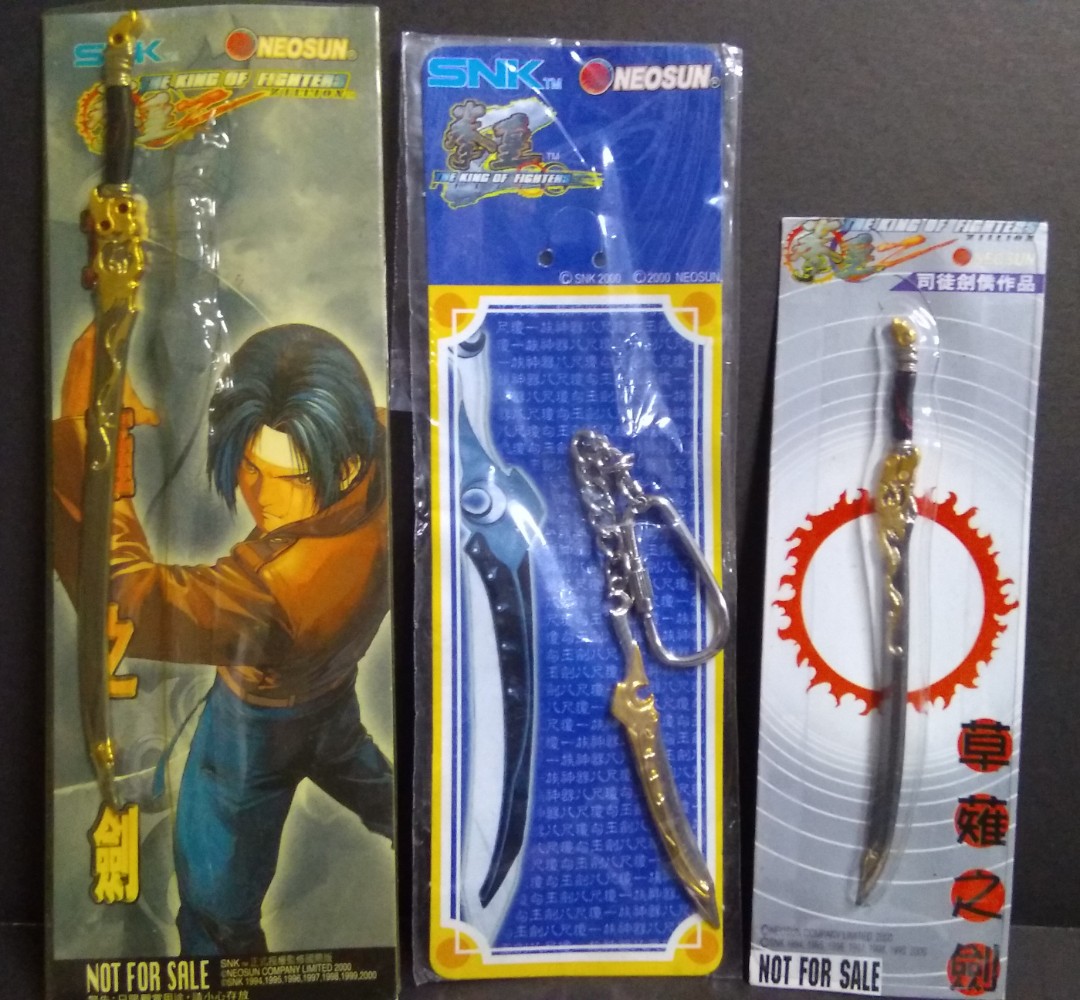 拳皇Z6吋兵器：草薙之劍、不知火秘劍and強横夜光特別版、八咫之鏡、正極刀、重金屬拳皇Z鐵牌連匙扣套裝、八尺瓊勾玉頸鏈，合共9精品，司徒劍僑作品，鐳晨出品,  興趣及遊戲, 書本