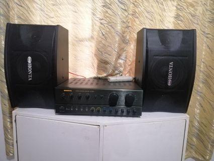 Speaker with amplifier