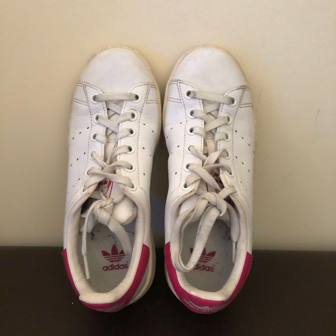 Authentic Adidas Stan Smith Sneaker (Category: Sneakers) located in Pasig City. Submitted by shoptostuff (Listing ID 281576080, Image 2). Description: Size: US4 / UK 3 1/2 Just needs cleaning.