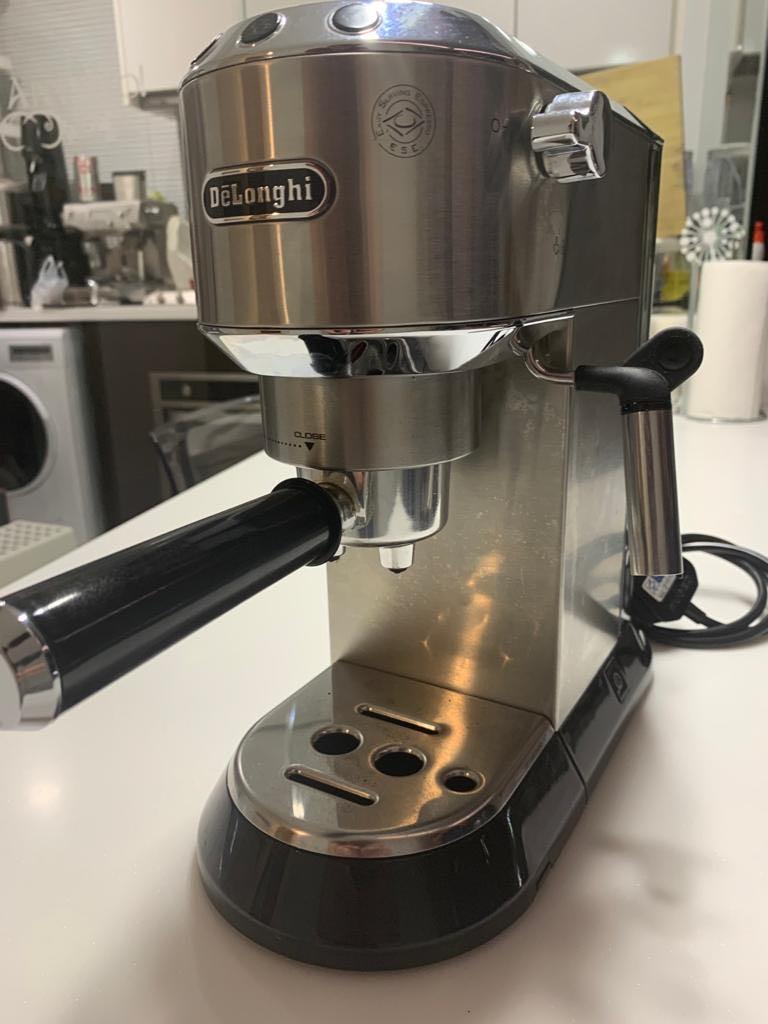 DeLonghi Dedica Pump Espresso Coffee Maker, TV & Home Appliances