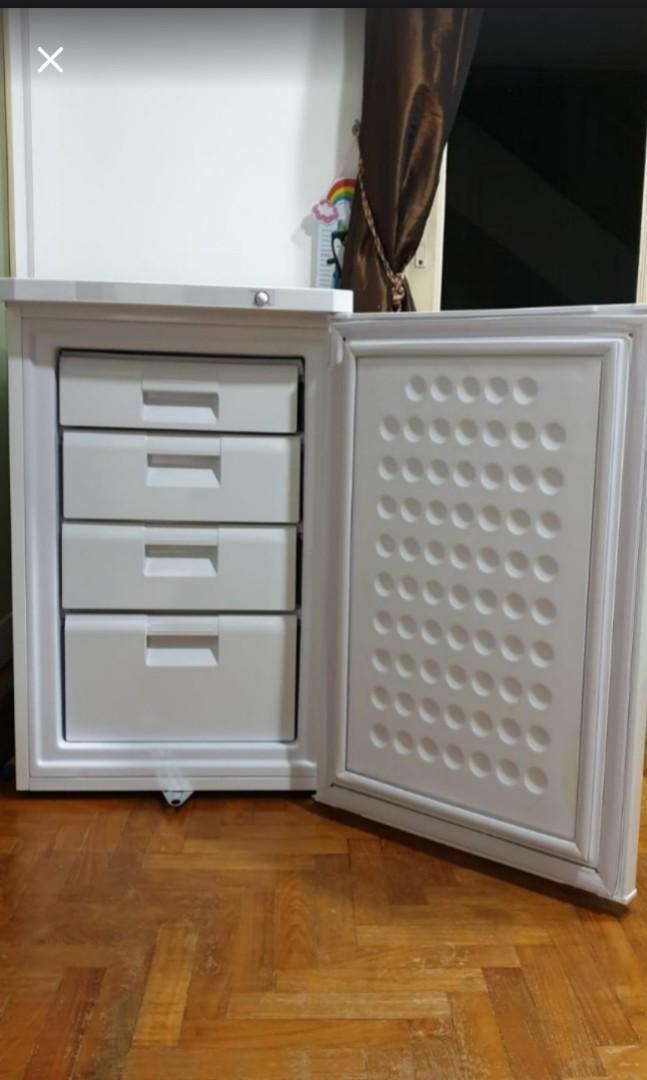 FARFELLA MINI FRIDGE BREASTMILK, Babies & Kids, Nursing & Feeding