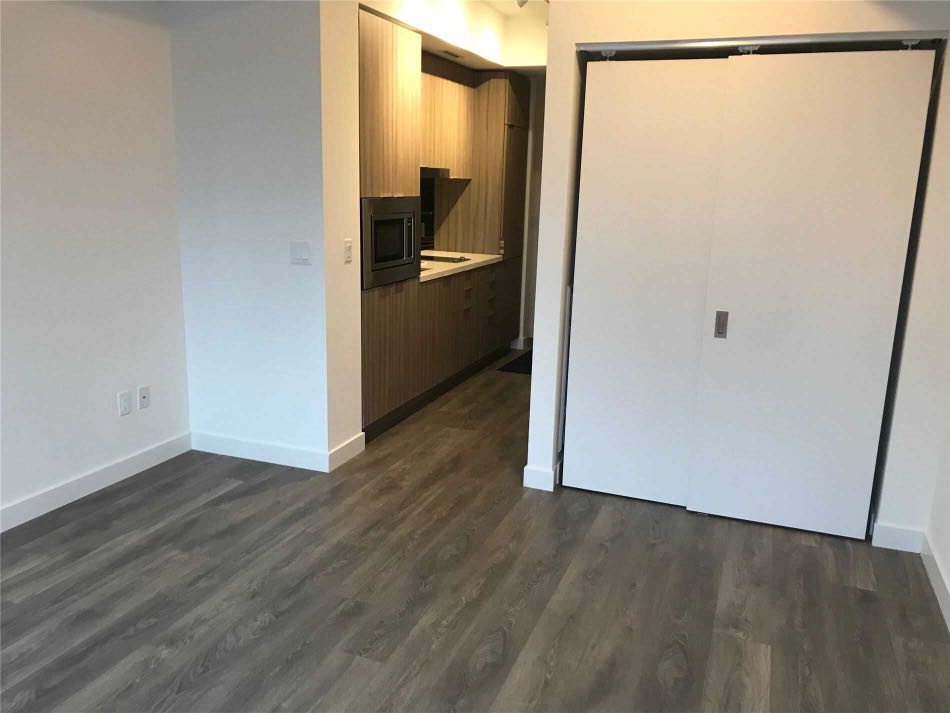 Queen St W New Bachelor for Lease!