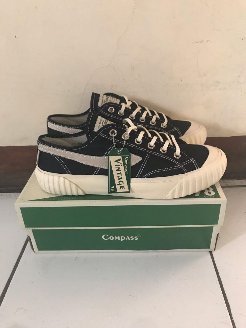 Sepatu Compass Vintage 98 Low Black White Fesyen Pria Sepatu Sneakers Di Carousell