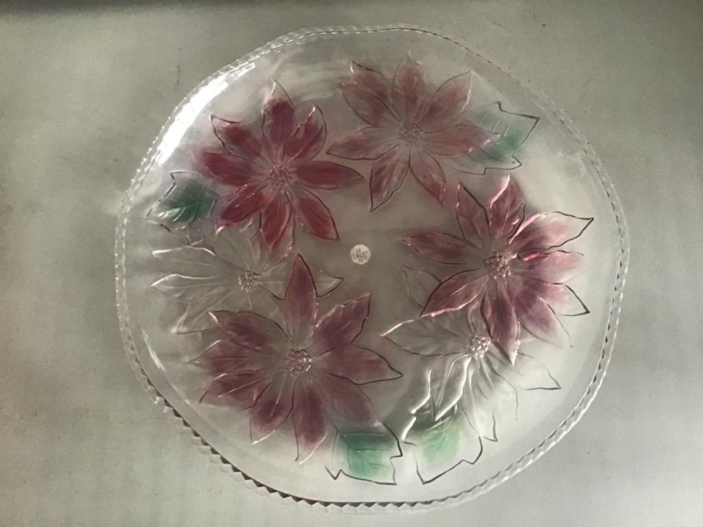 Serving Platter (Category: Bakeware) located in Cebu City. Submitted by homewares123 (Listing ID 281614828, Image 2). Description: 14” Poinsettia Serving Platter. Made in Japan.