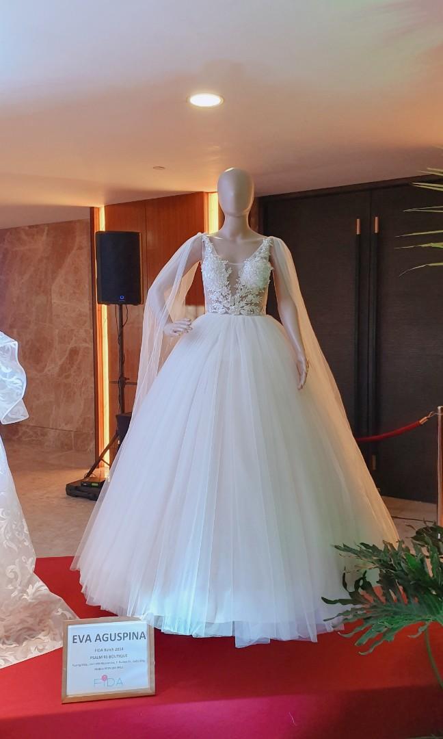 White Wedding/Prom Gown (Category: Evening dresses & gowns) located in Cebu City. Submitted by lovedbye (Listing ID 281609426, Image 3). Description: Used only for a wedding exhibit. Made by yours truly. -handstitched laces -can fit small-medium -i can adjust this to you -can be used as wedding gown, prenup gown or prom gown -very pretty in actual.