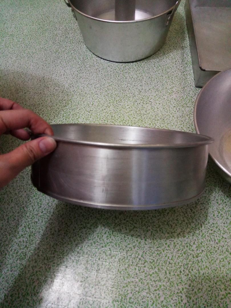 Baking pans (Category: Bakeware) located in Manila. Submitted by daisythejane (Listing ID 281761035, Image 2). Description: Take all! ⏺️Round pan (9" diameter, 2" deep) ⏺️Round chiffon pan with removable bottom (10" diameter, 4" deep) ⏺️Round aluminum bowl (10" diamater, 4" deep) ⏺️FREE 24pcs tartlets (3.5") RFS: moving out sale.