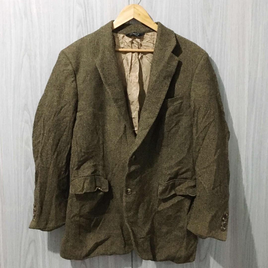 Jos A. Bank Suit/Coat (Category: Formal Shirts) located in Mandaluyong City. Submitted by itsme_kriszie (Listing ID 281774972, Image 2). Description: This is my brother's preloved. Actual measurements provided on photo. Scroll down for detailed photo as well. No issues, just needs ironing. Already a steal. Message for other details not provided here. Kindly see my other listings for more men's coat or suits. Enjoy! #prelovedsuit #prelovedcoat #me