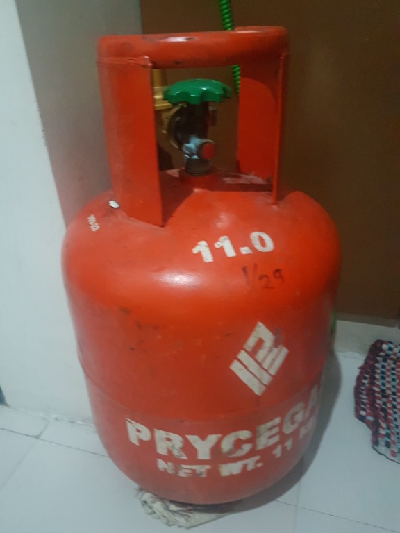 LPG Gas Tank & Gas regulator, Furniture & Home Living, Kitchenware