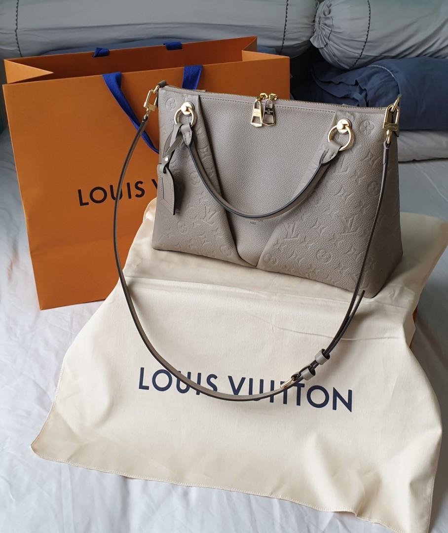 Louis Vuitton V Tote MM Monogram Canvas Tote Bag  DDH