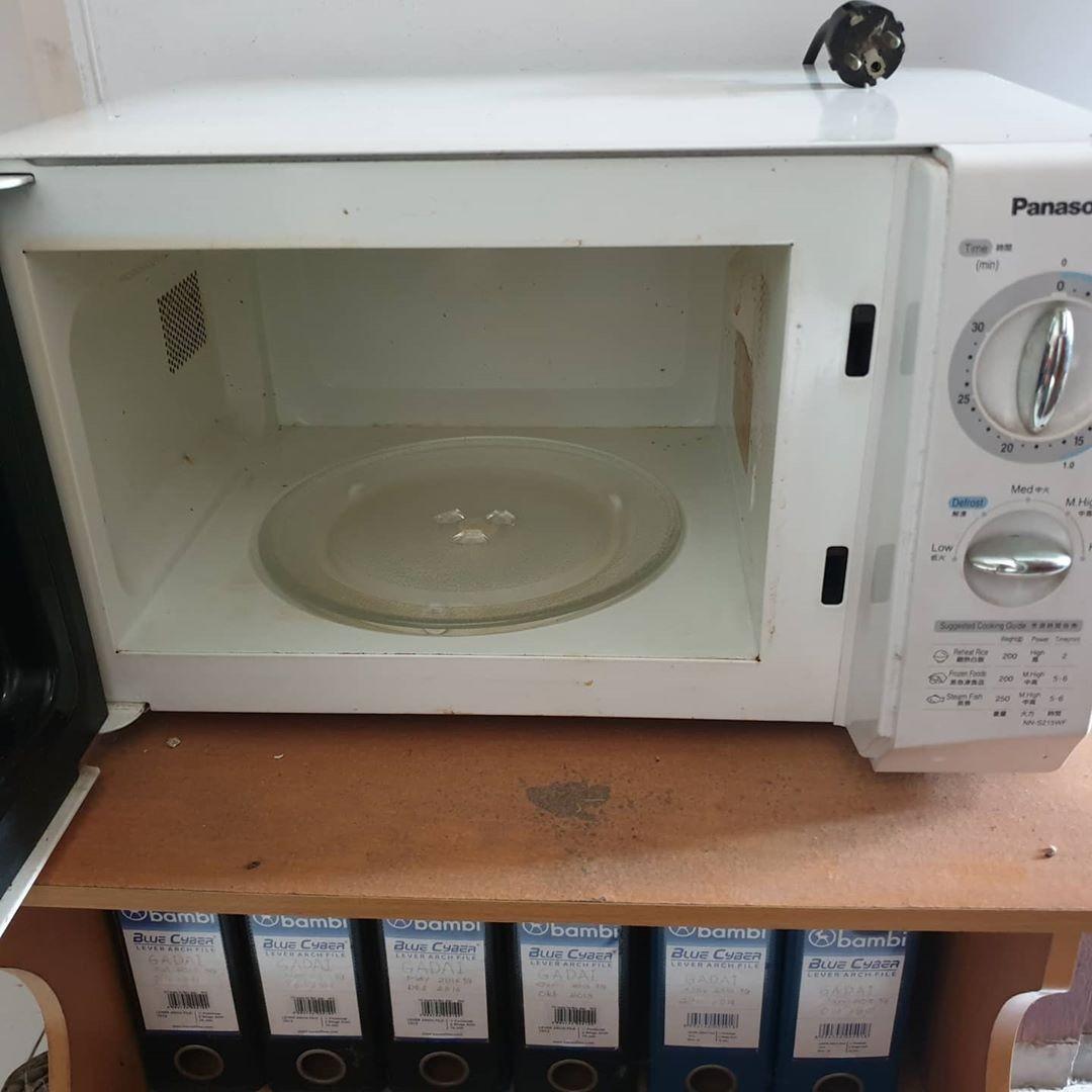 Microwave Panasonic NN-S215WF, Kitchen & Appliances di Carousell