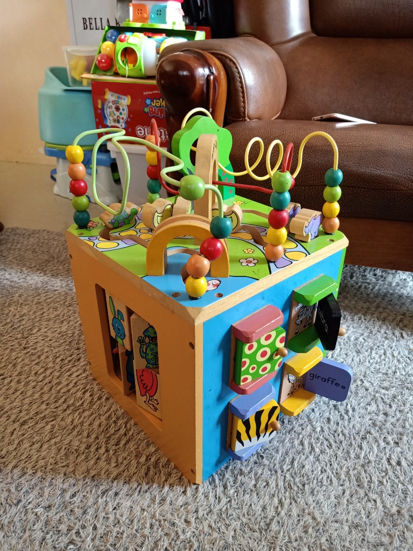 busy zoo activity cube