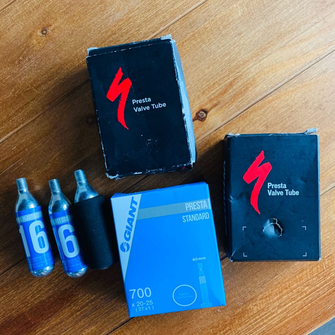 (BNIB) Specialized Presta Valva Inner Tube (700 x 20/28C) and GIANT CO2