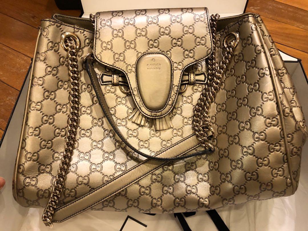 Gucci handbag shop with gold chain