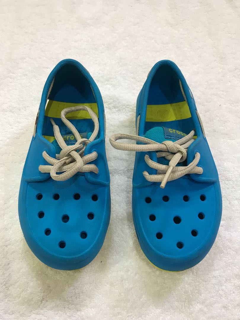 crocs beach