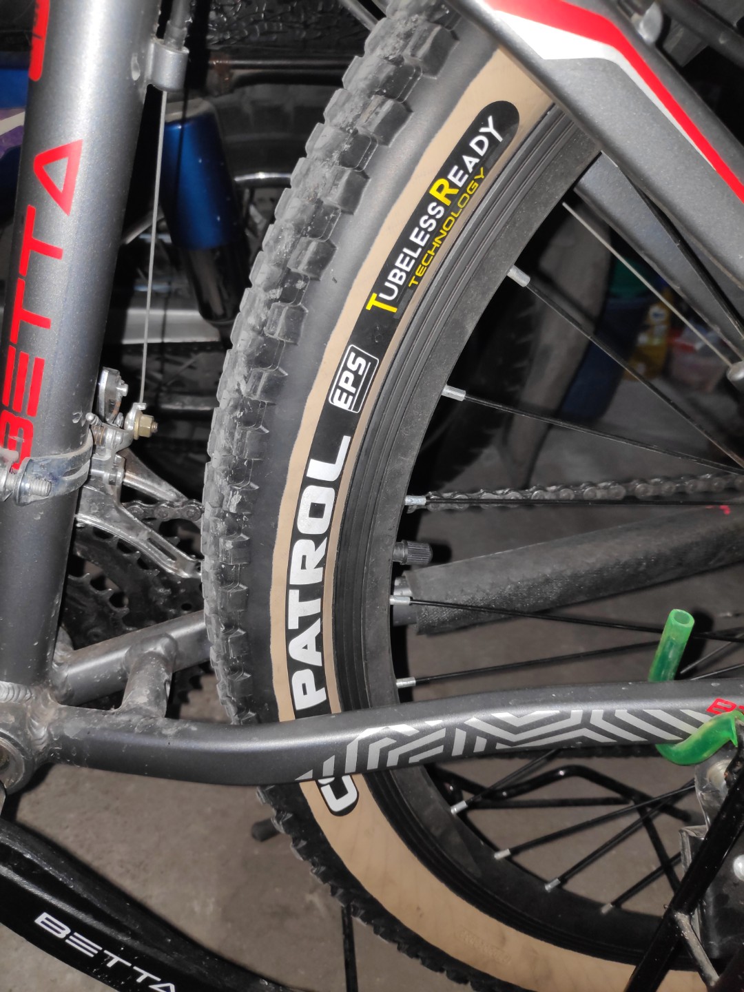 CST PATROL SKINWALL 27.5x2.25, Sports 