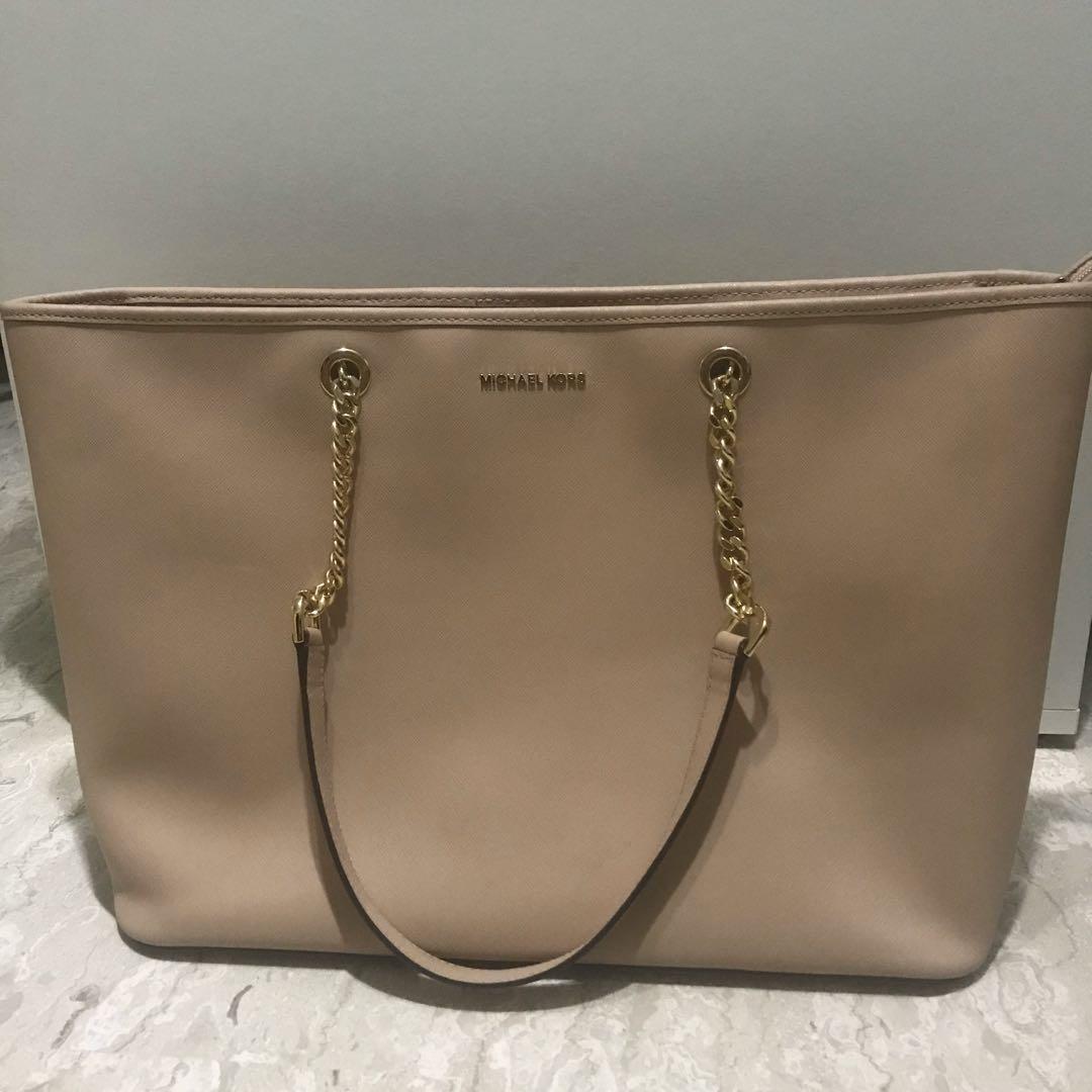 Michael Kors Jet Set Travel Medium Saffiano Leather Top-Zip Tote, Women's  Fashion, Bags & Wallets, Tote Bags on Carousell