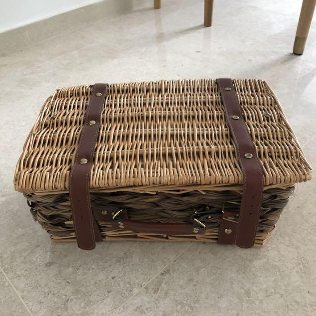 French Style Picnic Basket, Women's Fashion, Bags & Wallets, Tote Bags