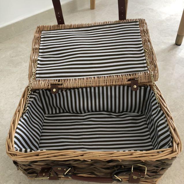 French Style Picnic Basket, Women's Fashion, Bags & Wallets, Tote Bags