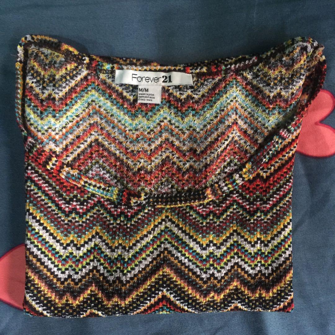 H&M Aztec Crop Top (Category: Sleeveless) located in Makati City. Submitted by yamdevilles (Listing ID 282015401, Image 2). Description: .