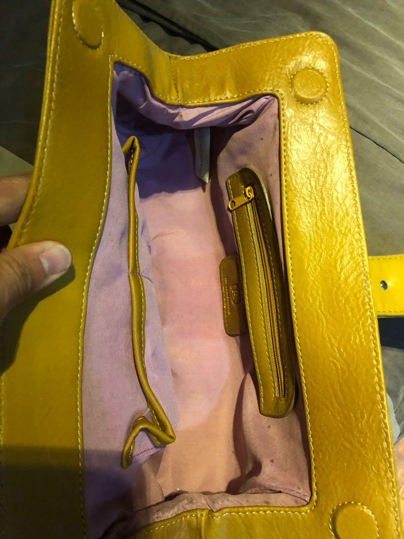 Liz Claiborne Yellow Clutch (Category: Clutches) located in Quezon City. Submitted by evecar_cf (Listing ID 282030935, Image 3). Description: Elegant Liz Claiborne mustard yellow leather clutch. Roomy enough to accommodate wallet, mobile phone, vanity kit, keys, etc. Perfect for casual wear, semi formal and formal wear. .