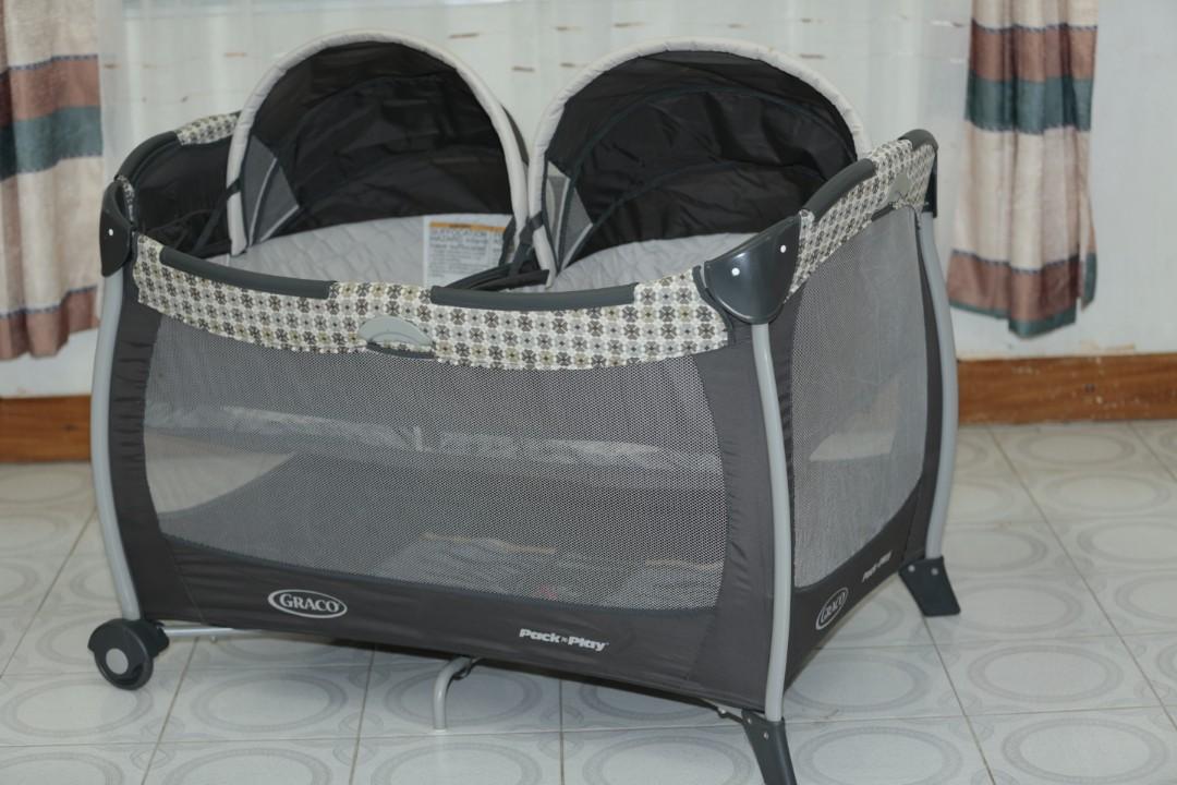 Preloved Graco Pack n Play Playard with Bassinet for Twins Vance