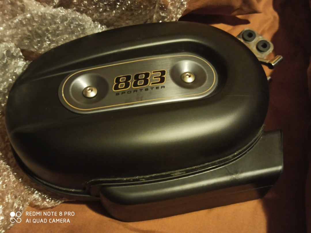 Stock iron 883 air filter cleaner, Motorcycles, Motorcycle Accessories