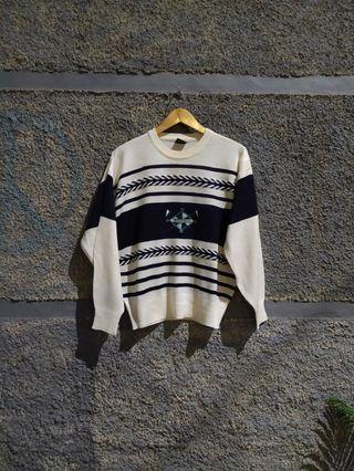 Crewneck Rajut UnderWood