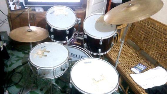 Drum Set with Cymbals