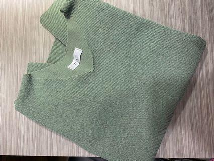 Queenshop 綠色上衣 薄的喔 沒穿過！牛油果綠