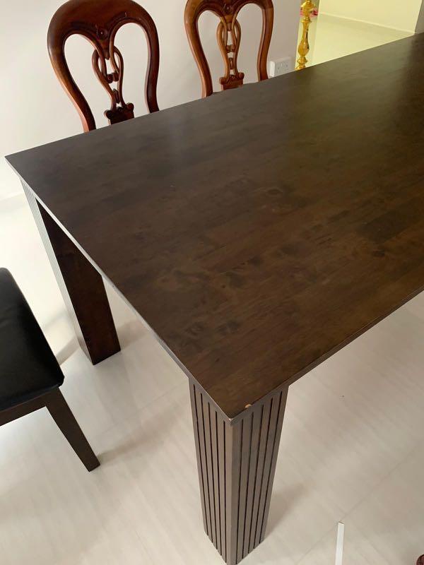 Dining Table (Category: Tables & Sets) located in Singapore. Submitted by paingsoeoo (Listing ID 282174248, Image 3). Description: A layer of protection used throughout, very well maintained. (Price nego).