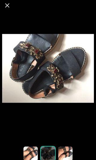 Pvra slip on shoes