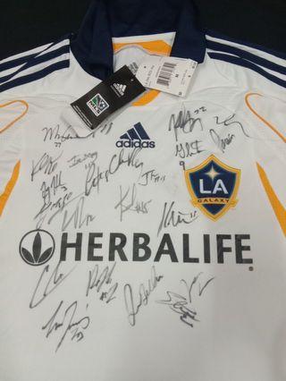 LA GALAXY TEAM JERSEY Signed by BECKHAM+ 20 more