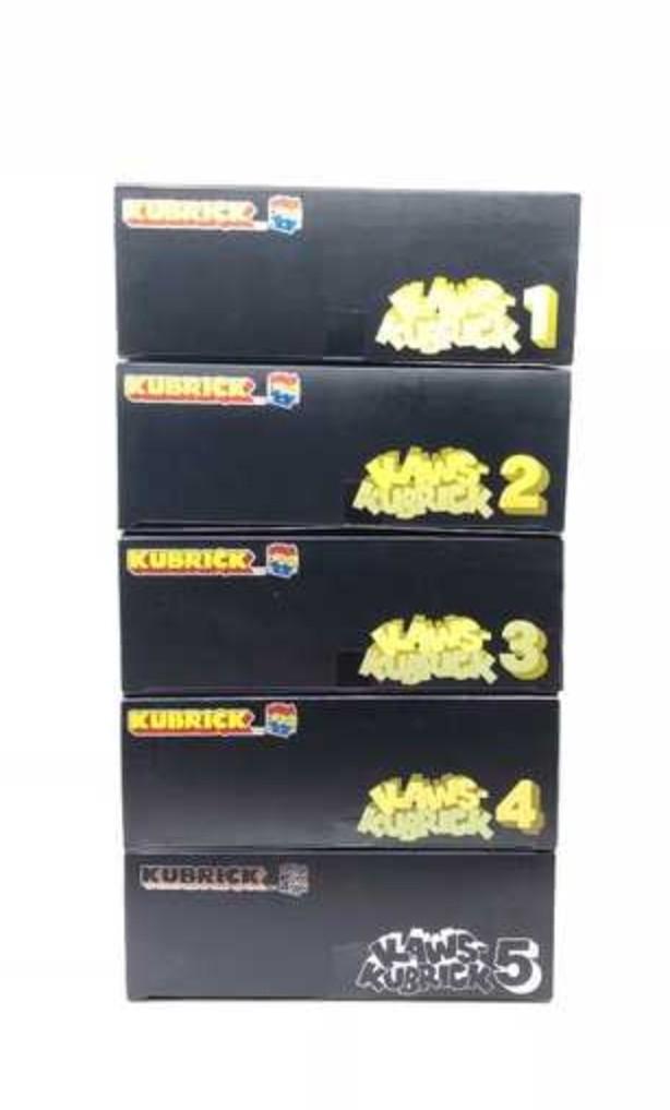 KAWS x Kubrick BUS STOP Original Fake COMPANION 1 - 5, 興趣