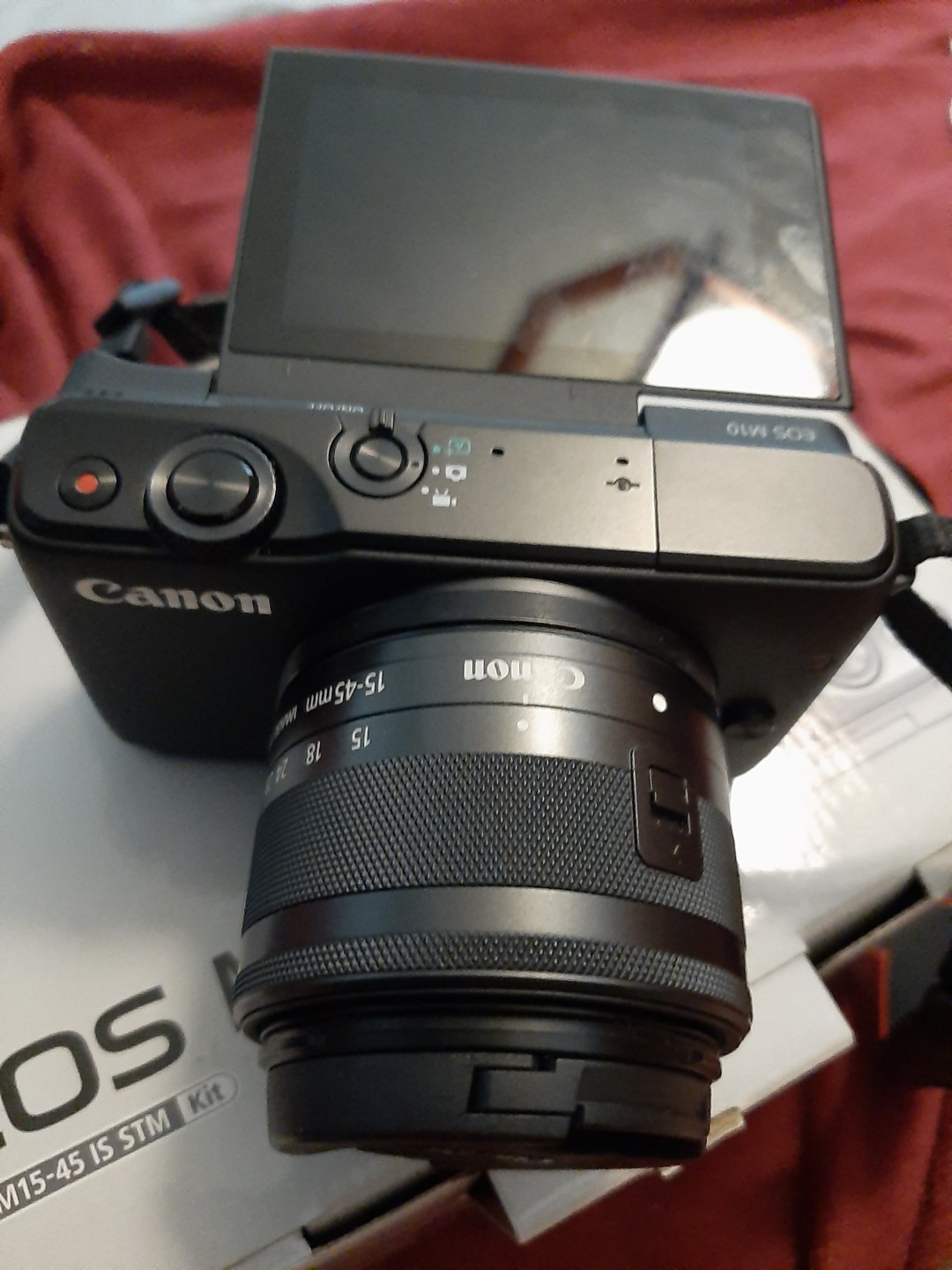 Canon M10 mirrorless camera