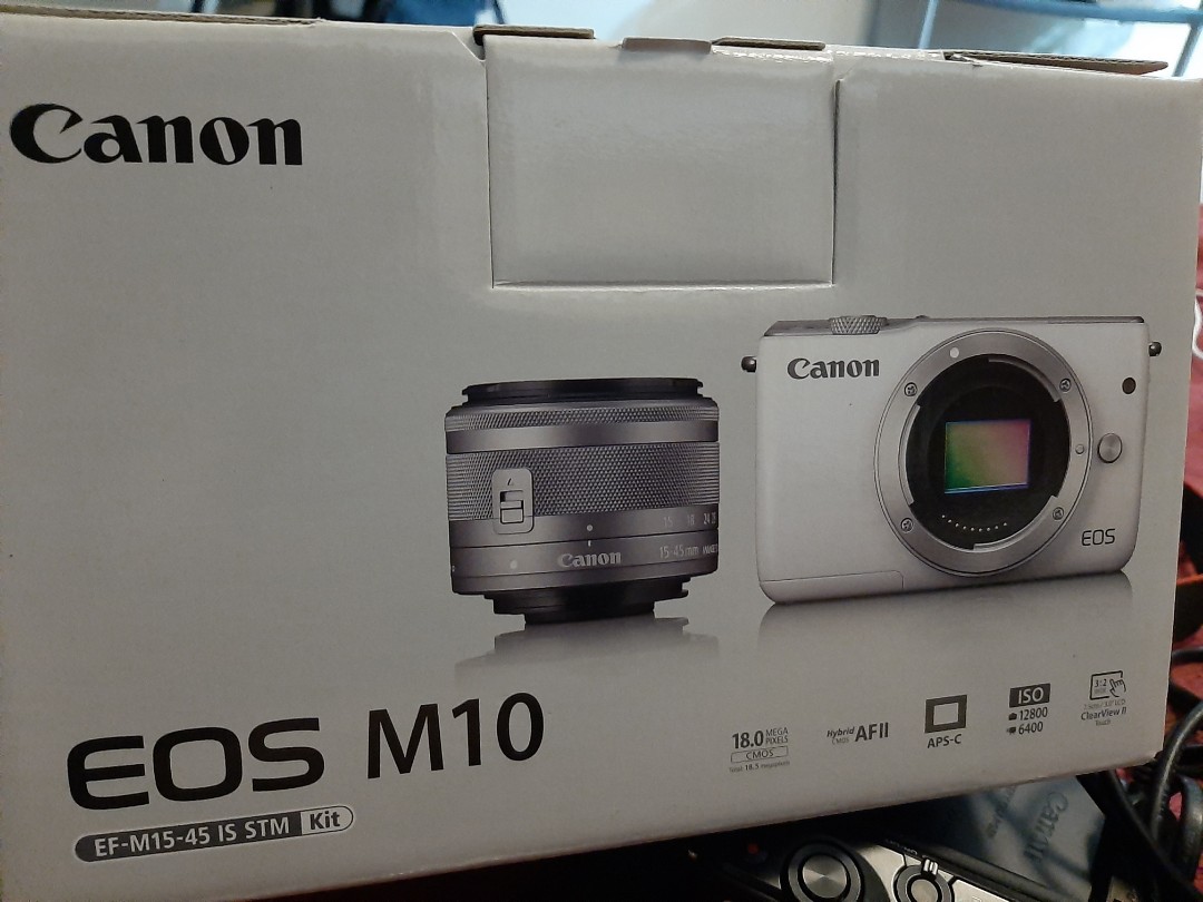 Canon M10 mirrorless camera