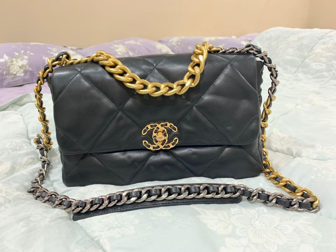 Bag of the day 🖤 Chanel 19🖤 This bag has turned out to be so