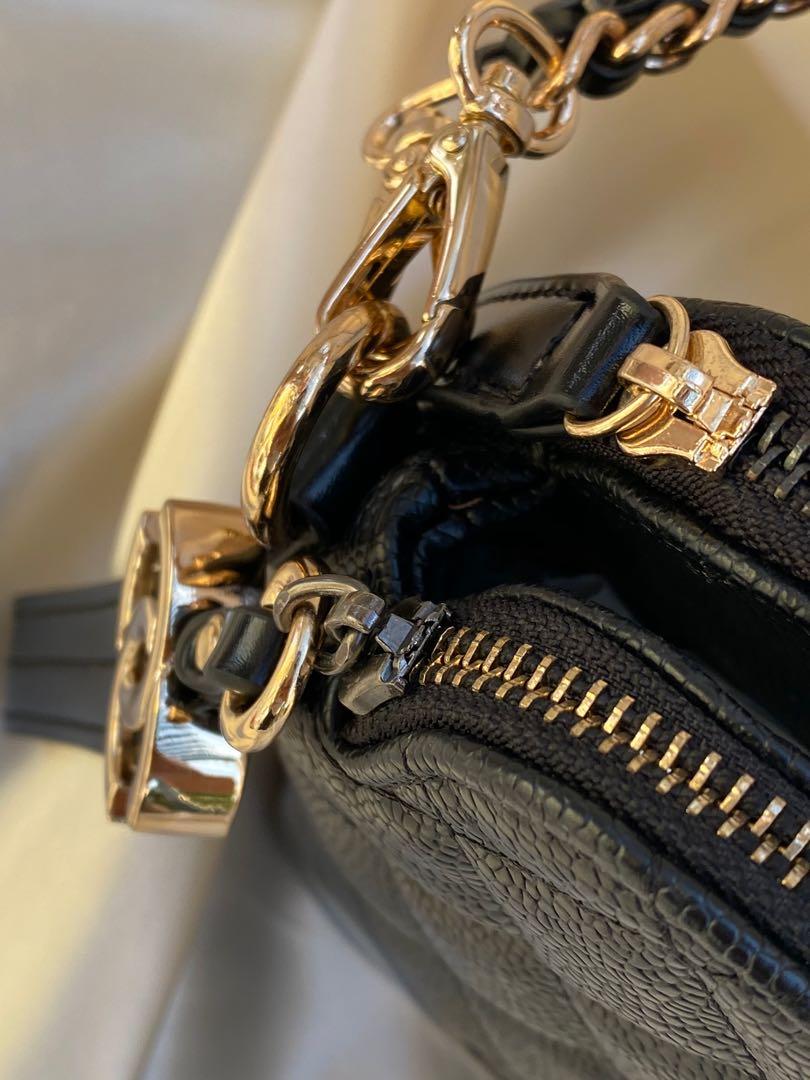 CHANEL 2-tone Sling(caviar skin) (Category: Purses & Pouches) located in Manila. Submitted by unnew (Listing ID 282294810, Image 3). Description: Caviar authentic quality 💯💯.
