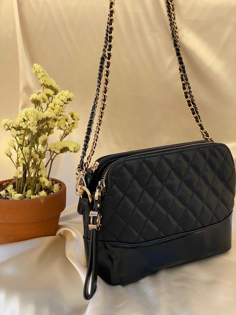 CHANEL 2-tone Sling(caviar skin) (Category: Purses & Pouches) located in Manila. Submitted by unnew (Listing ID 282294810, Image 1). Description: Caviar authentic quality 💯💯.